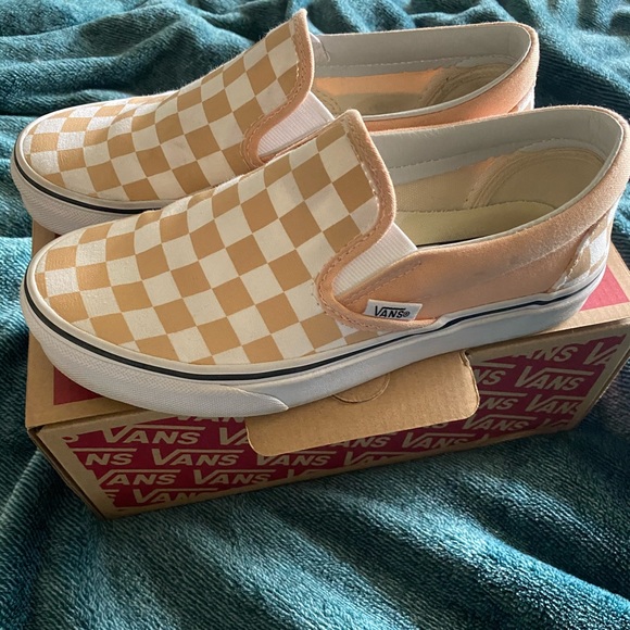 vans checkerboard peach